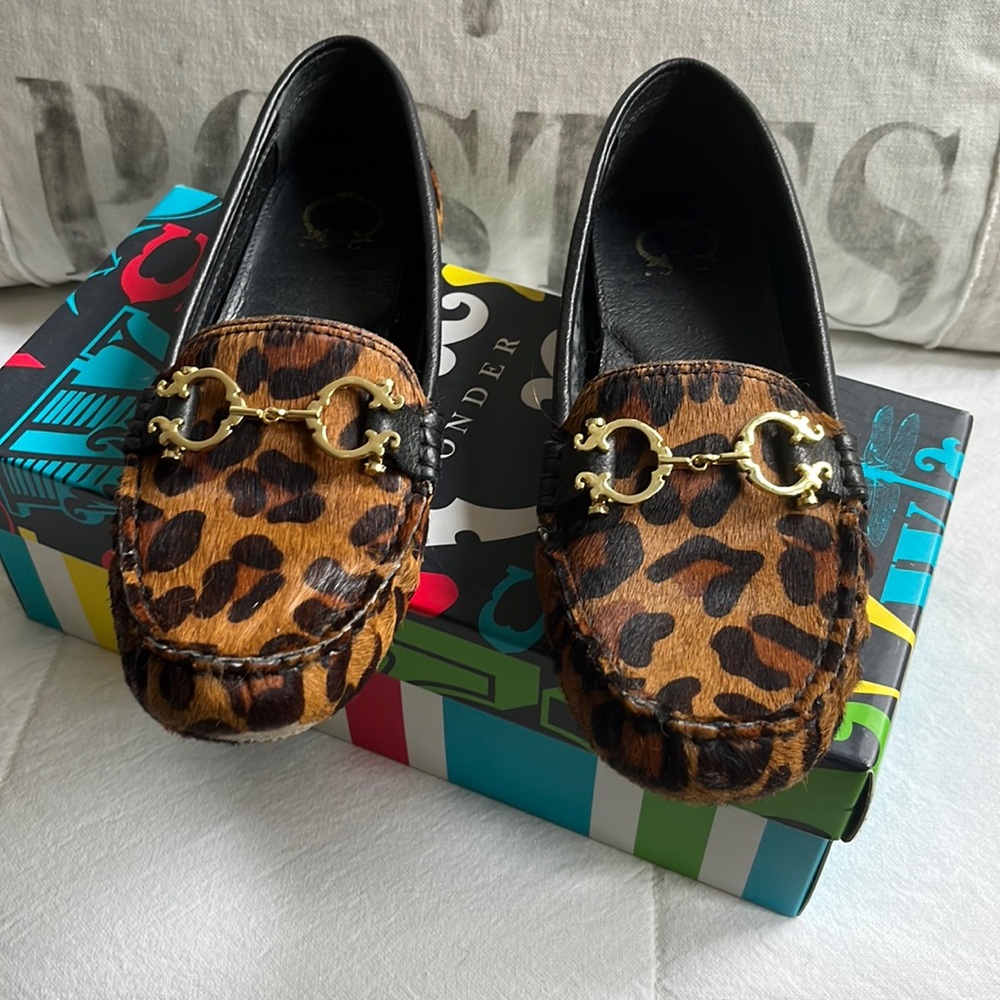 C Wonder horse bit leopard pattern calf hair driving mocs size 7